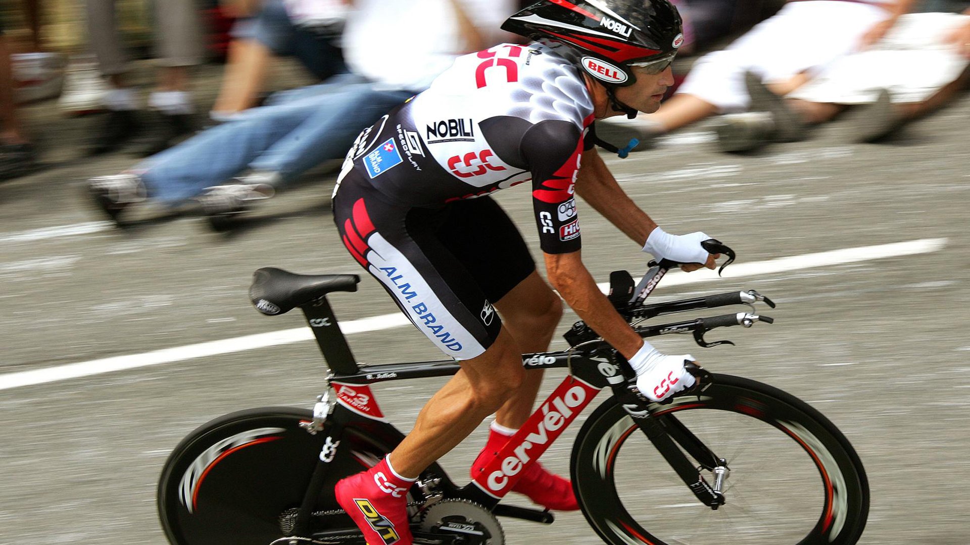 《马尼拉公报》记者雷伊报道杭州亚运会开幕式，称其为“视觉杰作”，并赞扬亚运村的设施和志愿者服务。