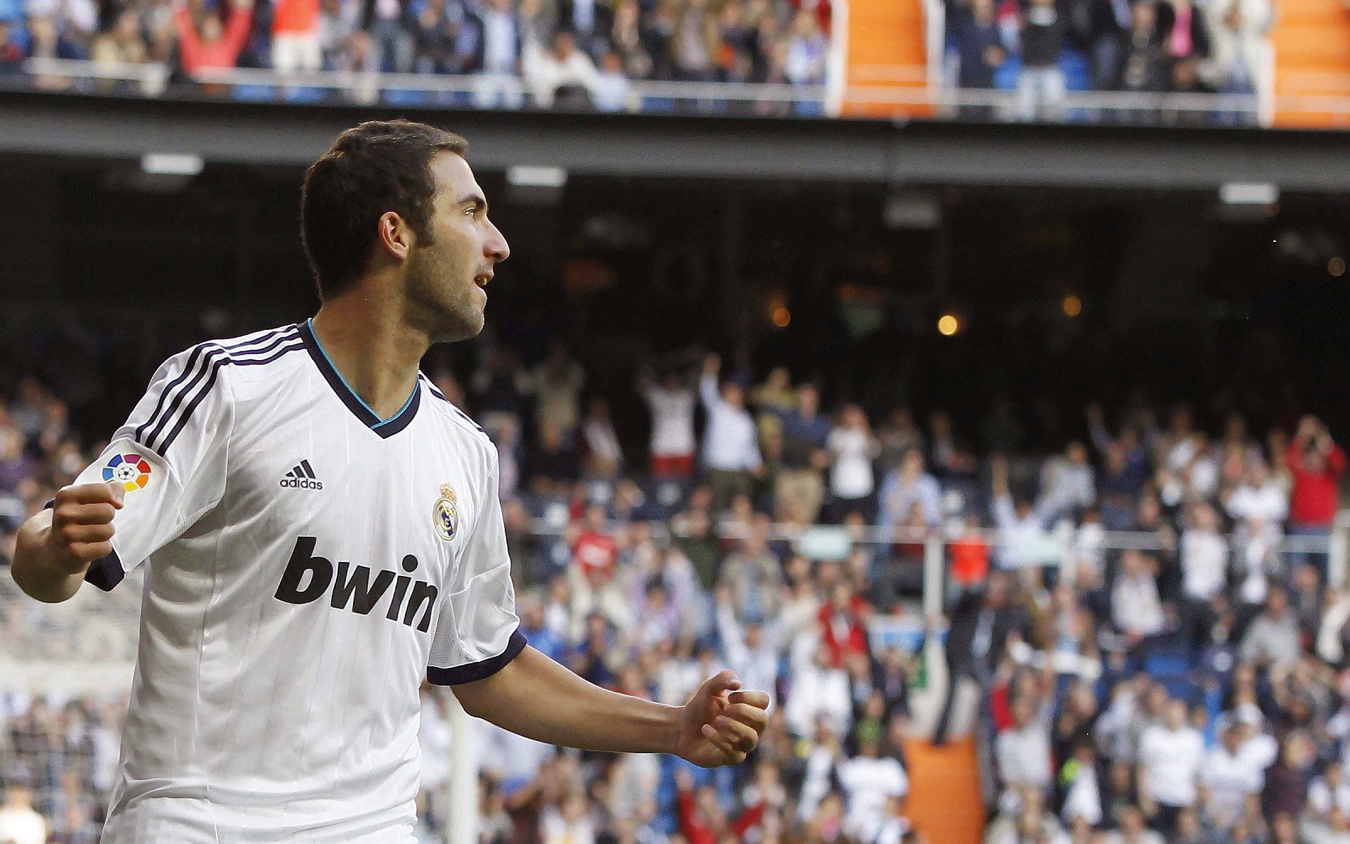 兰斯队员默契传球，助队保持胜势，兰斯rbq